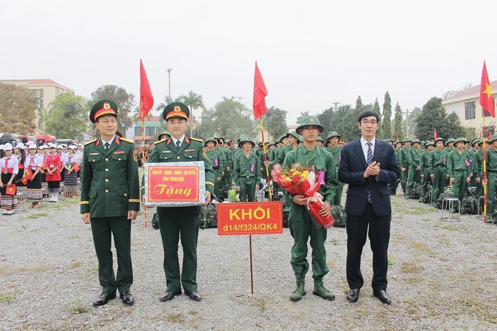 Thanh niên các địa phương hăng hái lên đường nhập ngũ
