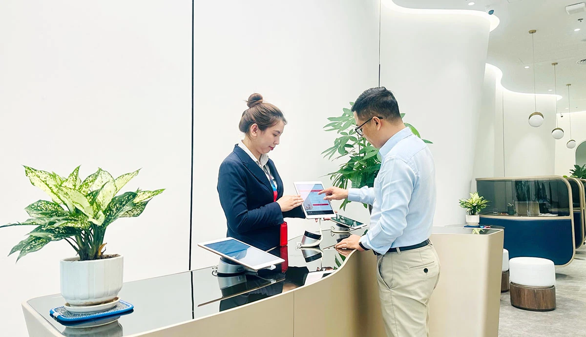Prudential nâng cao sự yên tâm trong từng giao dịch, đồng hành cùng xu hướng thanh toán không tiền mặt.