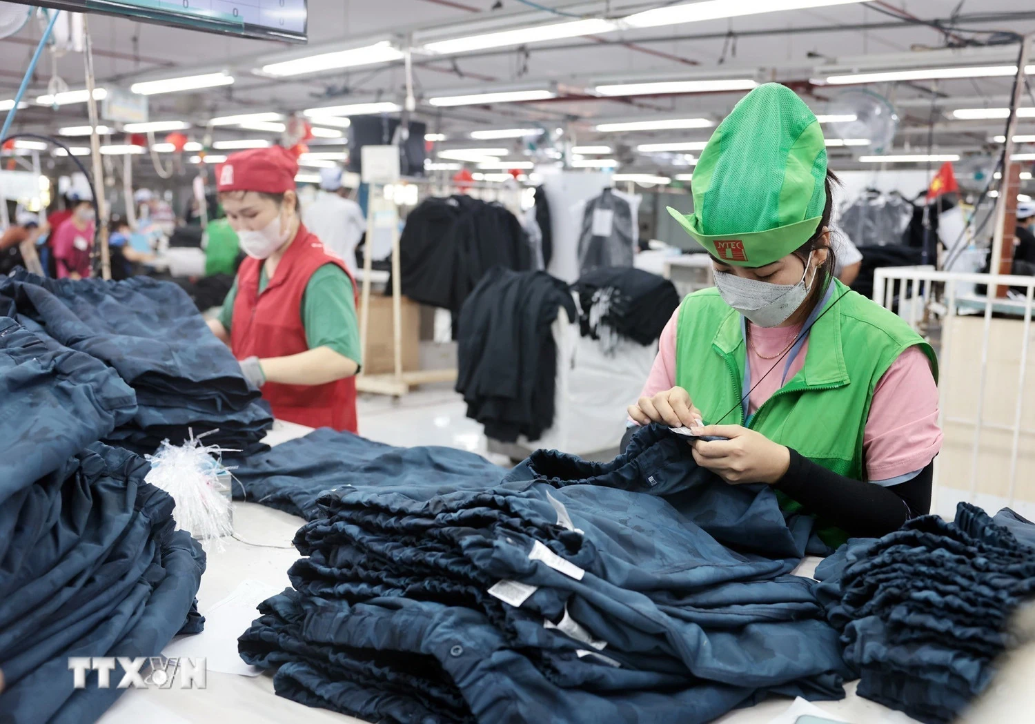 Thủ tướng chỉ đạo đẩy mạnh xuất khẩu, mở rộng thị trường trong năm 2026