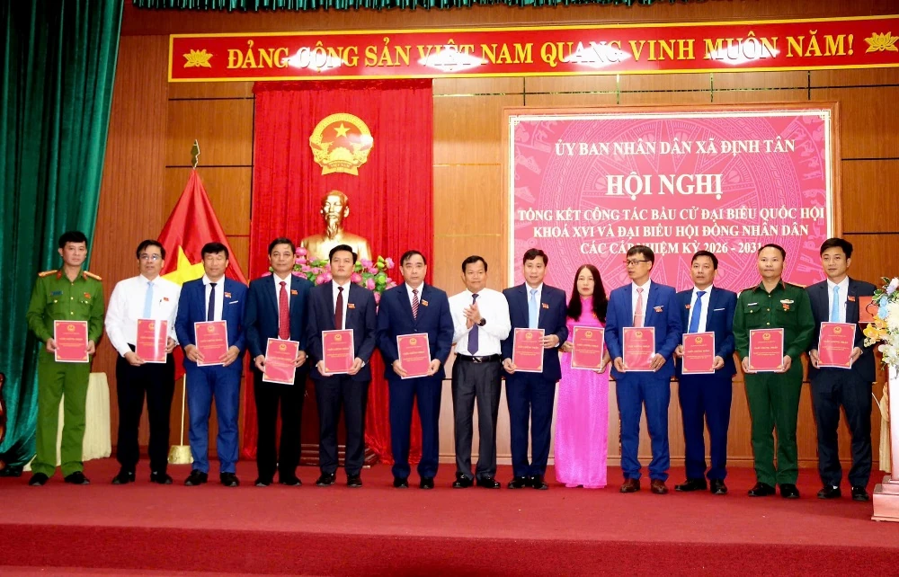 Xã Định Tân tổng kết công tác bầu cử ĐBQH khóa XVI và HĐND các cấp