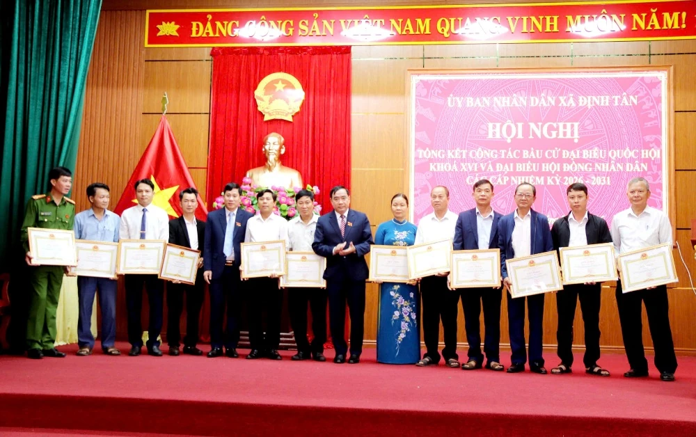 Xã Định Tân tổng kết công tác bầu cử ĐBQH khóa XVI và HĐND các cấp