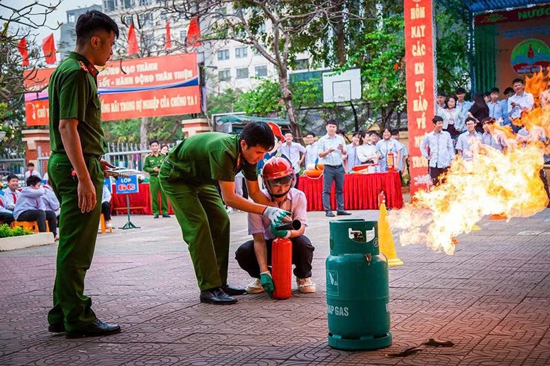Nâng cao kỹ năng phòng ngừa cháy, nổ, thoát nạn an toàn trong học đường