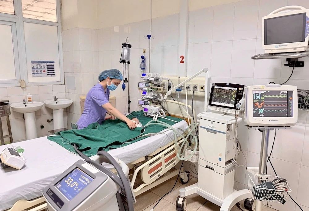 Điều trị thành công ca ngạt sơ sinh nặng bằng kiểm soát nhiệt độ theo mục tiêu