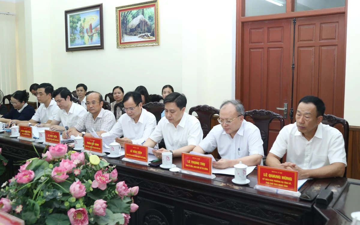 Chủ tịch UBND tỉnh Nguyễn Hoài Anh làm việc với Sở Tư pháp