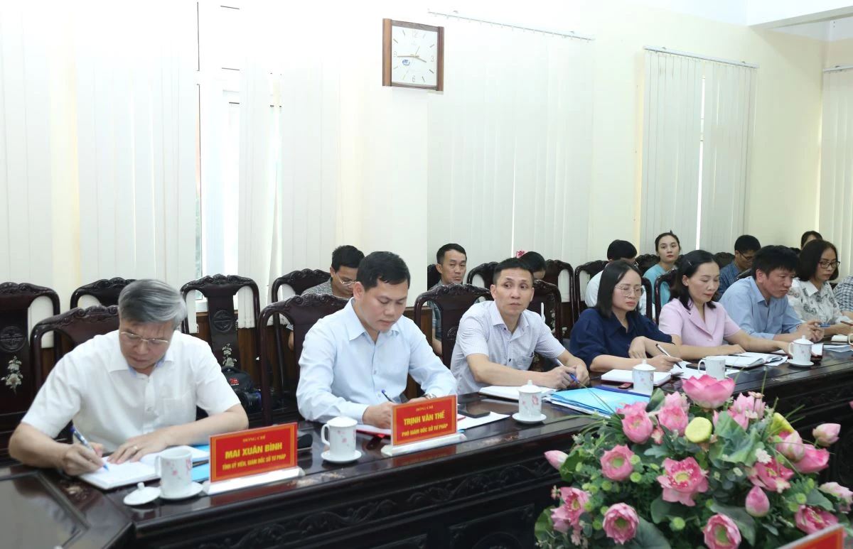 Chủ tịch UBND tỉnh Nguyễn Hoài Anh làm việc với Sở Tư pháp