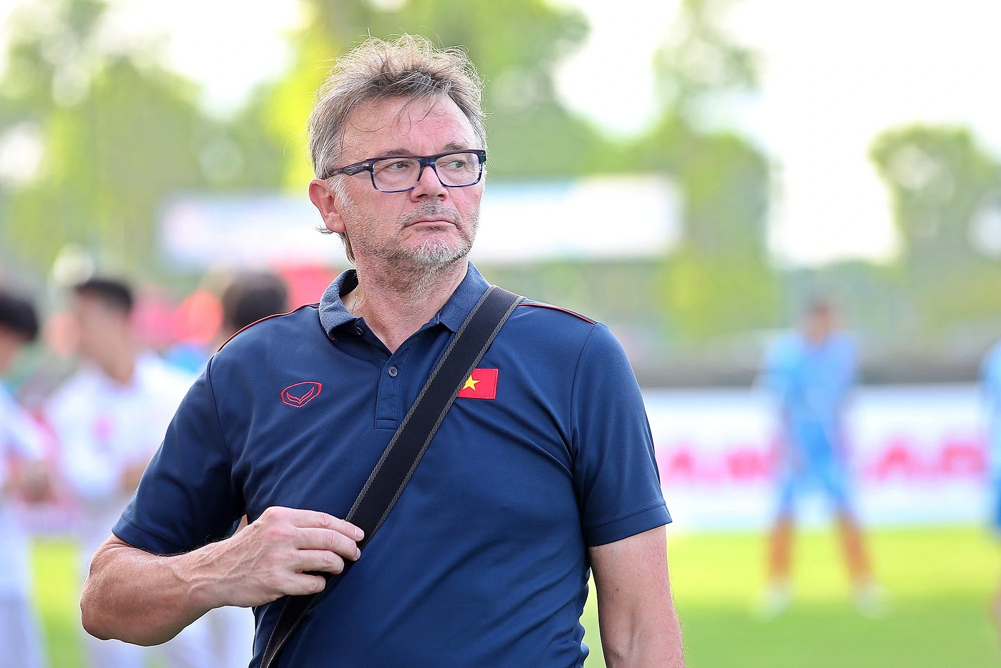 HLV Philippe Troussier trở lại Việt Nam?; Chelsea vỡ mộng Champions League