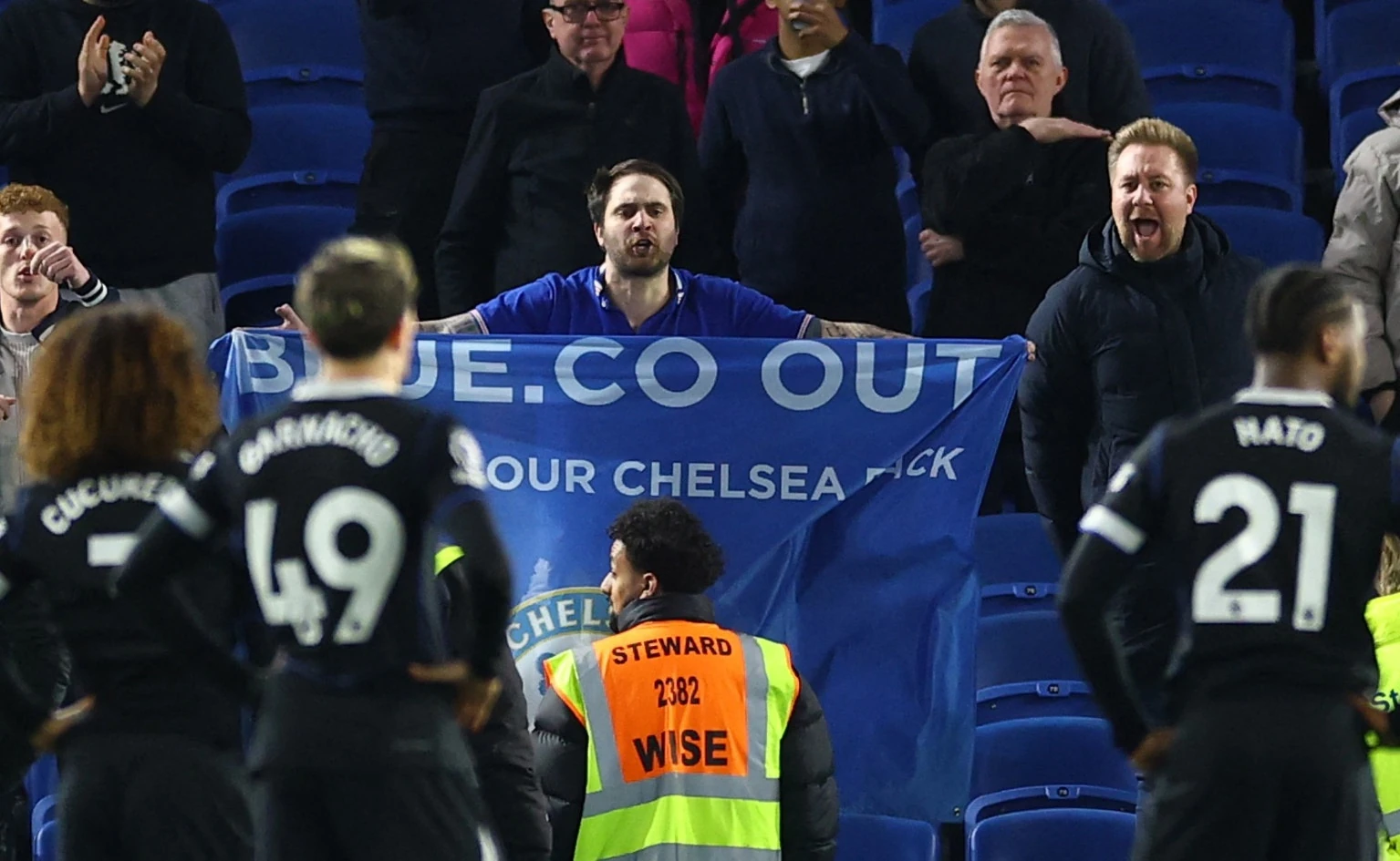 HLV Philippe Troussier trở lại Việt Nam?; Chelsea vỡ mộng Champions League