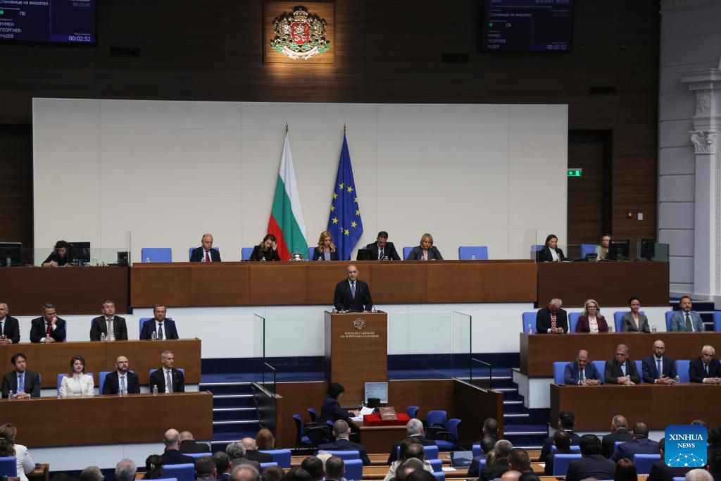 Quốc hội Bulgaria phê chuẩn ông Rumen Radev làm Thủ tướng mới