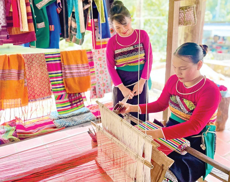 Nam Xuân “giữ lửa” nghề truyền thống