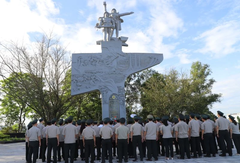 Thi hành án dân sự tỉnh Thanh Hóa dâng hương, báo công Chủ tịch Hồ Chí Minh