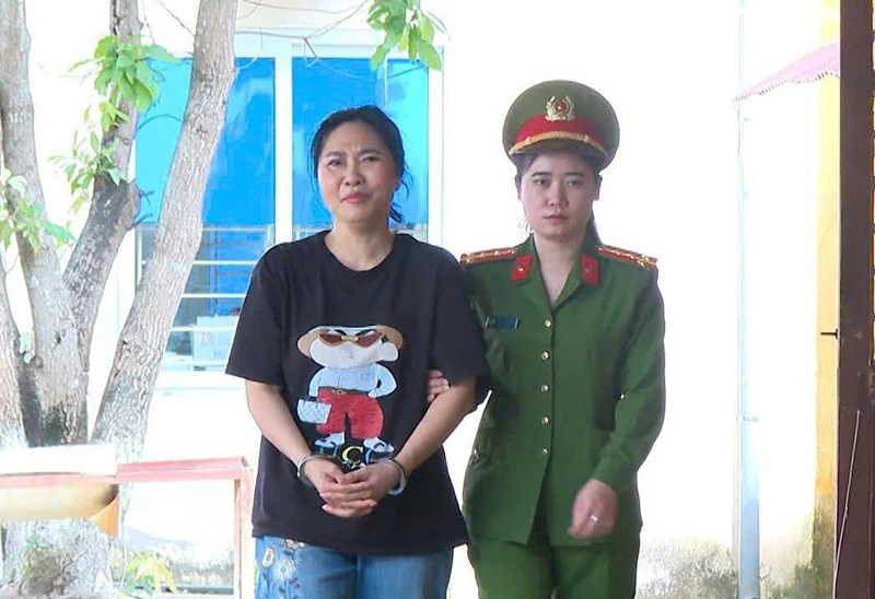 Bắt đối tượng “lừa” góp vốn đầu tư và nhận tiền “chạy” giấy tờ đất đai