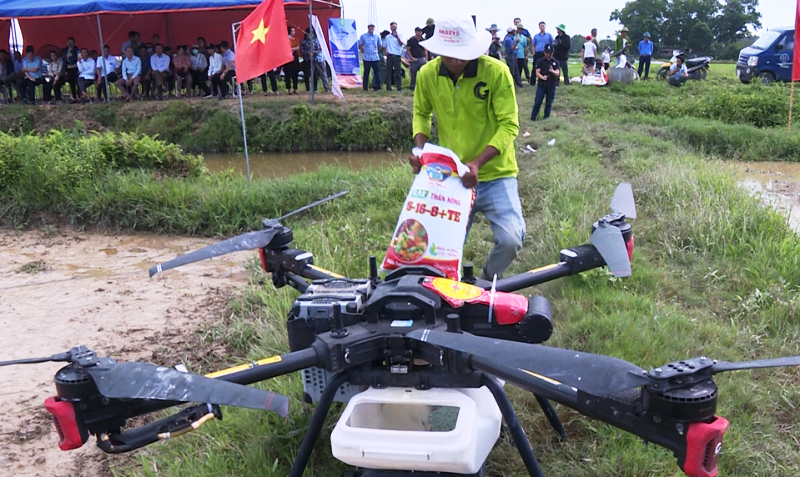 Thay đổi tư duy sản xuất của nông dân từ những “cánh đồng công nghệ”