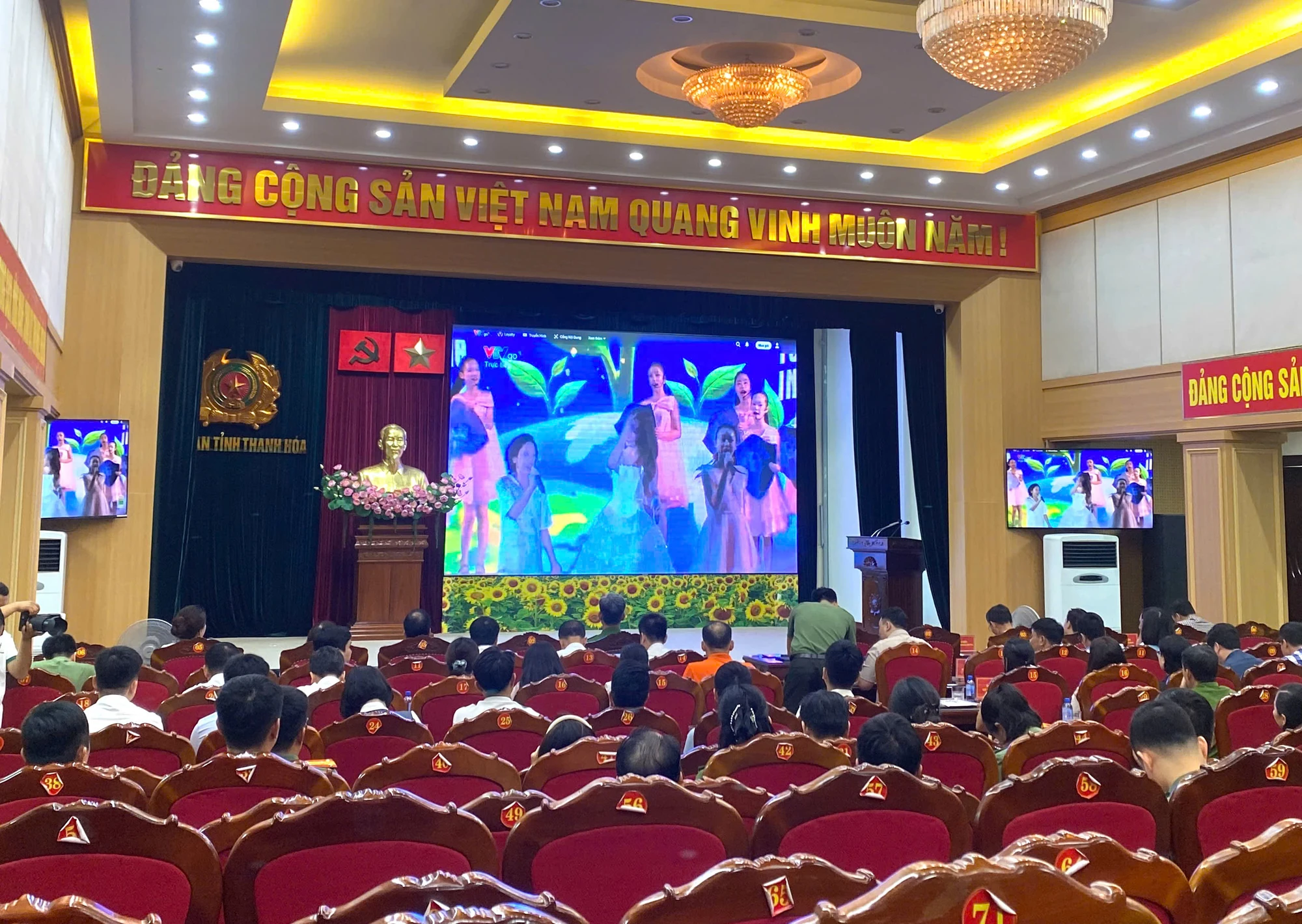 Phát động chương trình “Bảo vệ và Hỗ trợ trẻ em phát triển trên môi trường mạng giai đoạn 2026 - 2030”