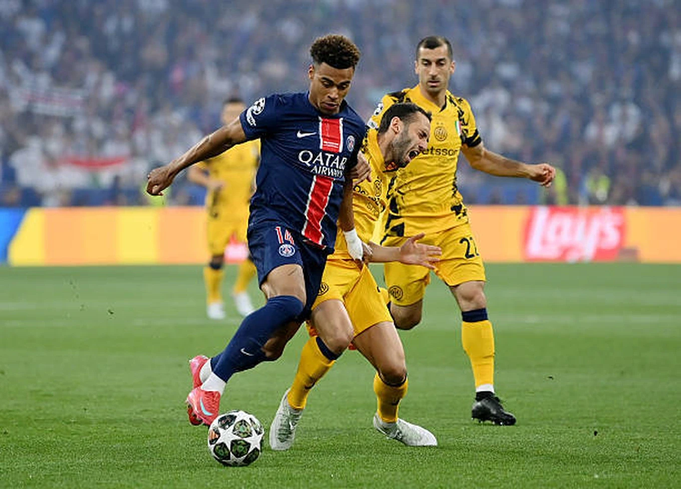Hà Nội FC có thể mất vị trí thứ 3; Arsenal đối mặt “lời nguyền” chung kết và bất lợi trước PSG