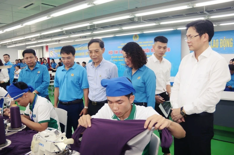 Công nhân Công ty Sakurai Việt Nam thi tay nghề may giỏi