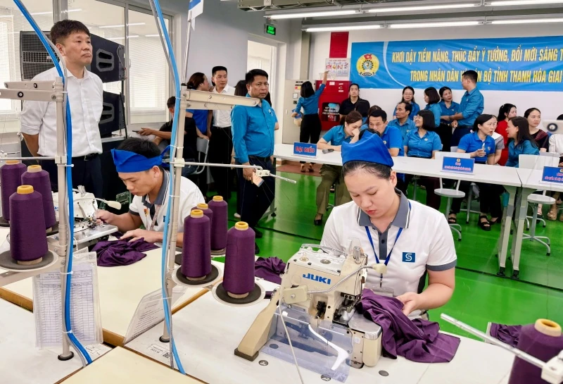 Công nhân Công ty Sakurai Việt Nam thi tay nghề may giỏi