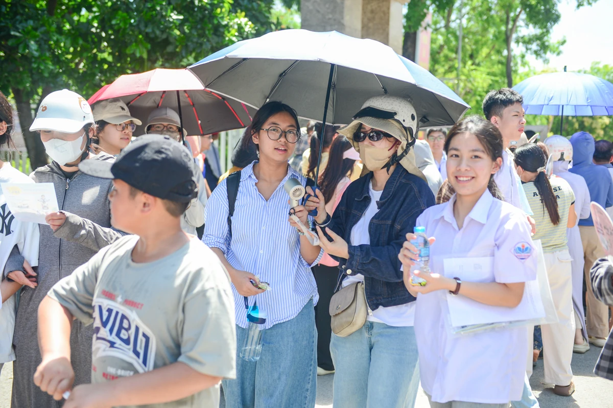 Thí sinh thi vào lớp 10 hoàn thành môn đầu tiên: Đề Văn vừa sức, giàu tính thực tiễn