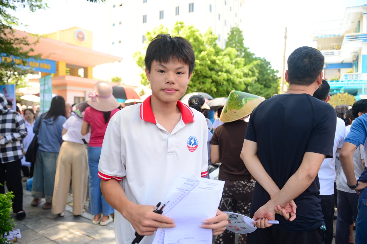 Thí sinh thi vào lớp 10 hoàn thành môn đầu tiên: Đề Văn vừa sức, giàu tính thực tiễn