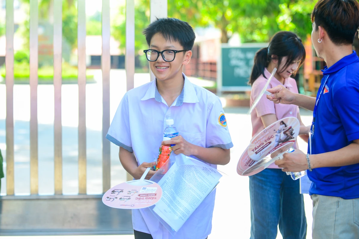 Thí sinh thi vào lớp 10 hoàn thành môn đầu tiên: Đề Văn vừa sức, giàu tính thực tiễn