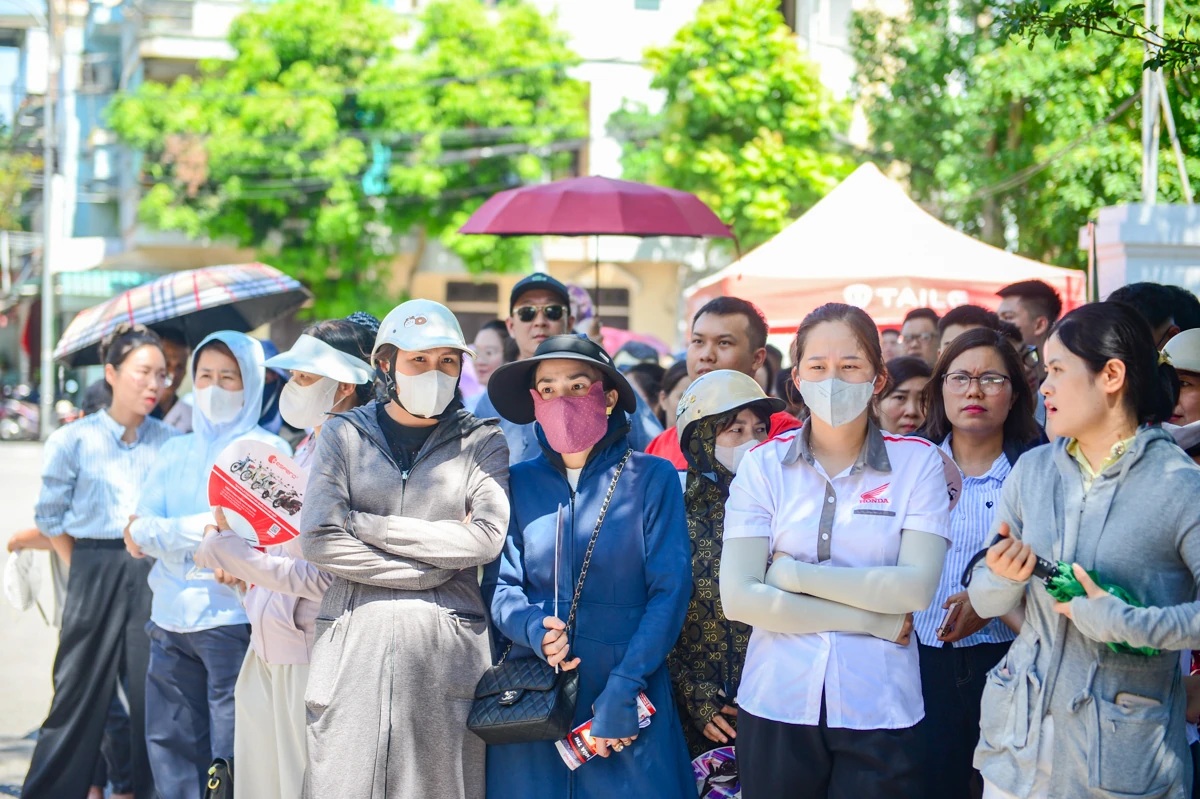 Thí sinh thi vào lớp 10 hoàn thành môn đầu tiên: Đề Văn vừa sức, giàu tính thực tiễn