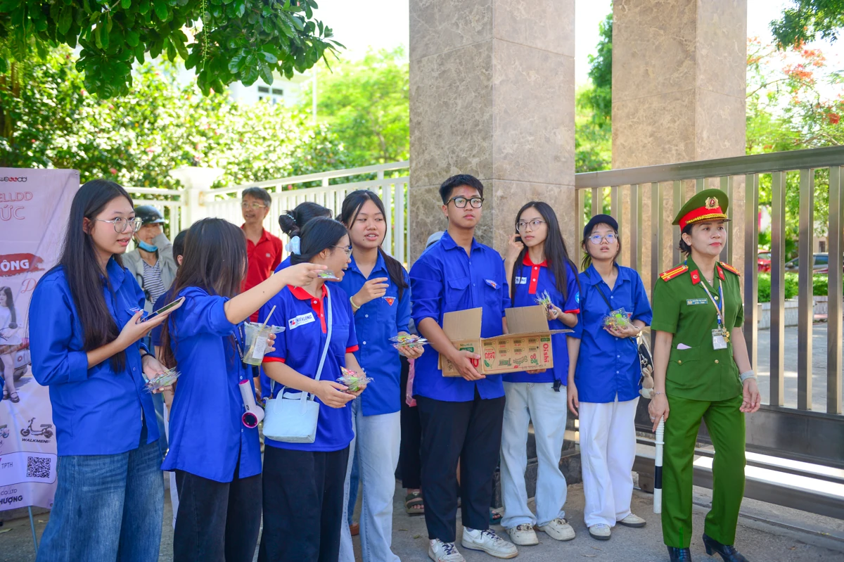 Thí sinh thi vào lớp 10 hoàn thành môn đầu tiên: Đề Văn vừa sức, giàu tính thực tiễn
