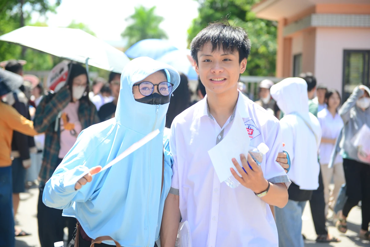 Thí sinh thi vào lớp 10 hoàn thành môn đầu tiên: Đề Văn vừa sức, giàu tính thực tiễn