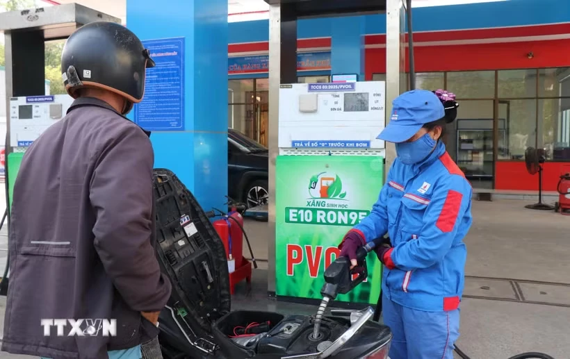 Giá xăng dầu từ 15 giờ ngày 11/6: Dầu diesel giảm gần 1.000 đồng/lít