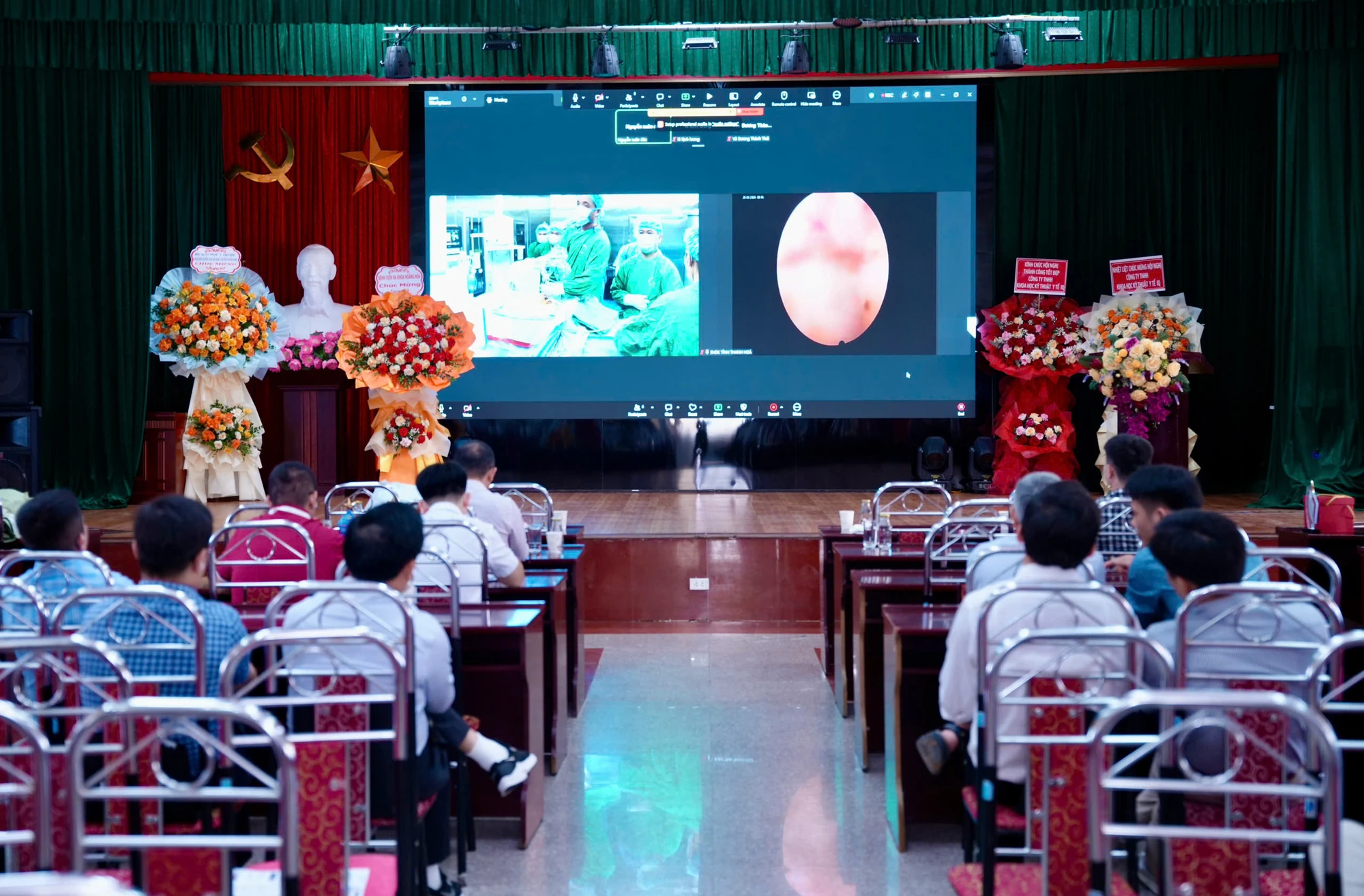 Hơn 150 bác sĩ tham dự hội nghị khoa học ngoại thần kinh - cột sống