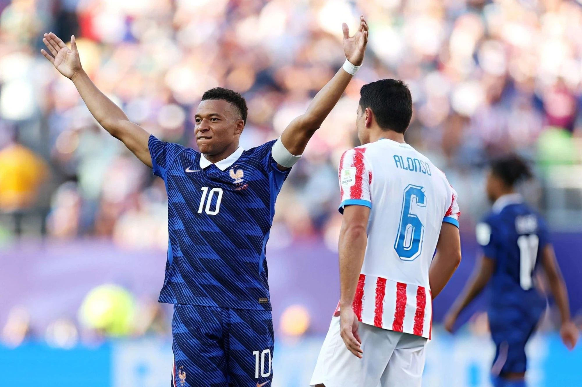 Trung vệ trẻ nhất và cao nhất ĐT Việt Nam đặt quyết tâm cao trong lần đầu tập trung; Mbappe lập công đưa Pháp vào tứ kết World Cup 2026