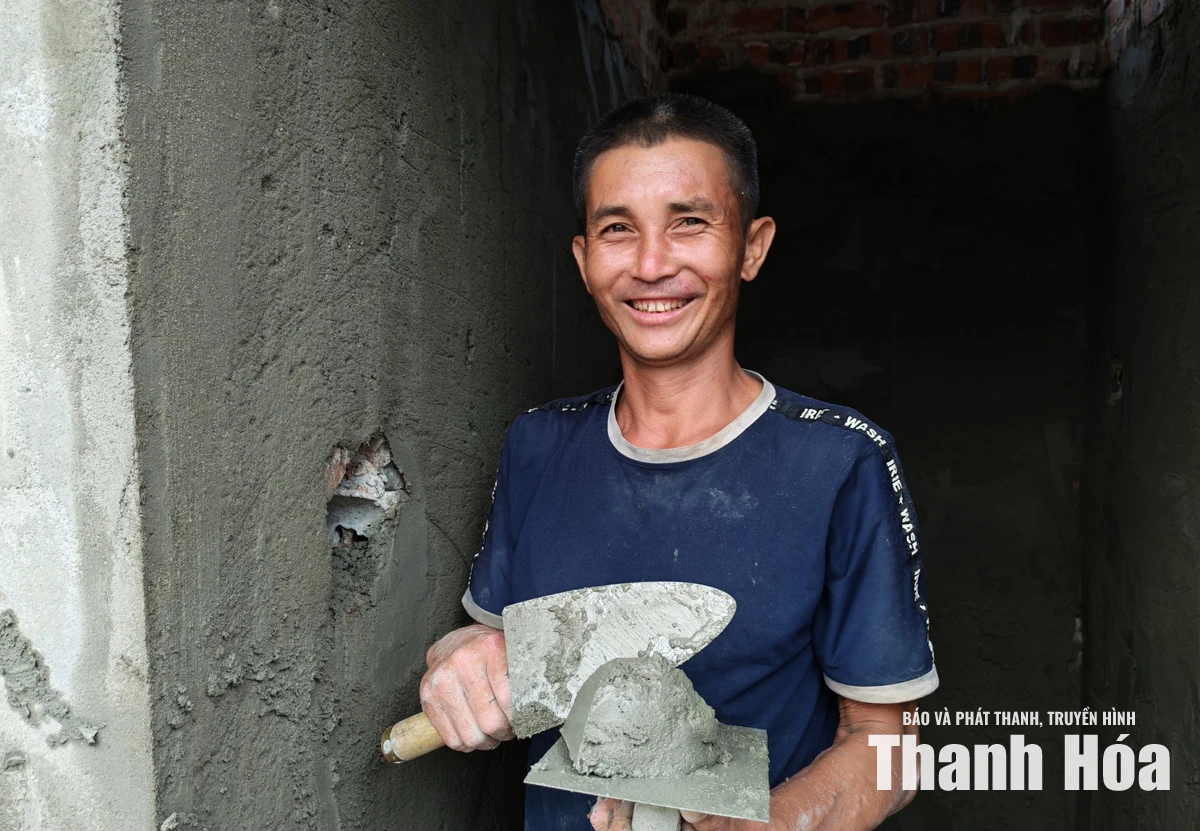 Nụ cười đang nở phía chân đồi