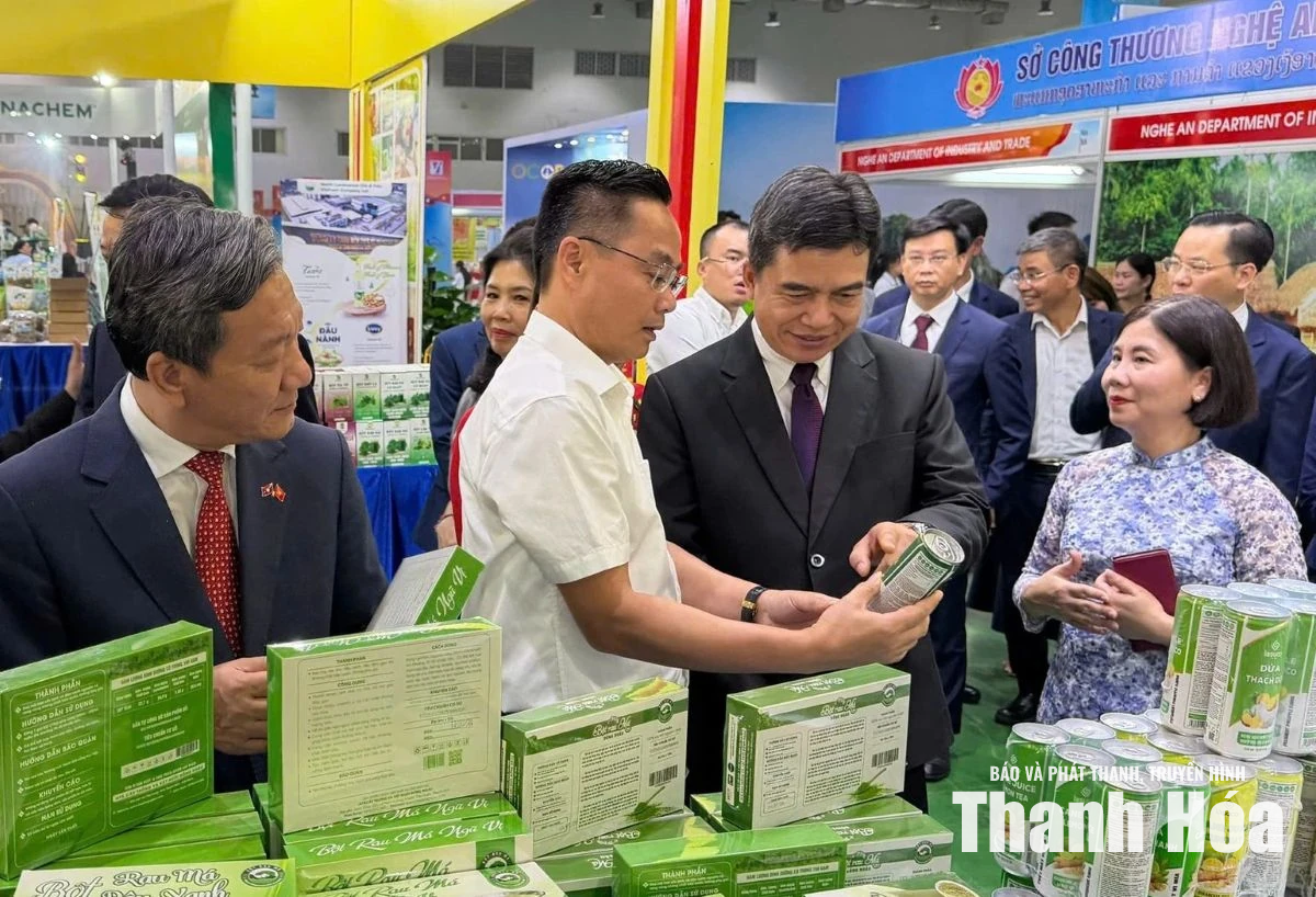 Gian hàng Thanh Hóa tham gia Hội chợ Thương mại Việt - Lào 2026 thu hút sự quan tâm&nbsp;