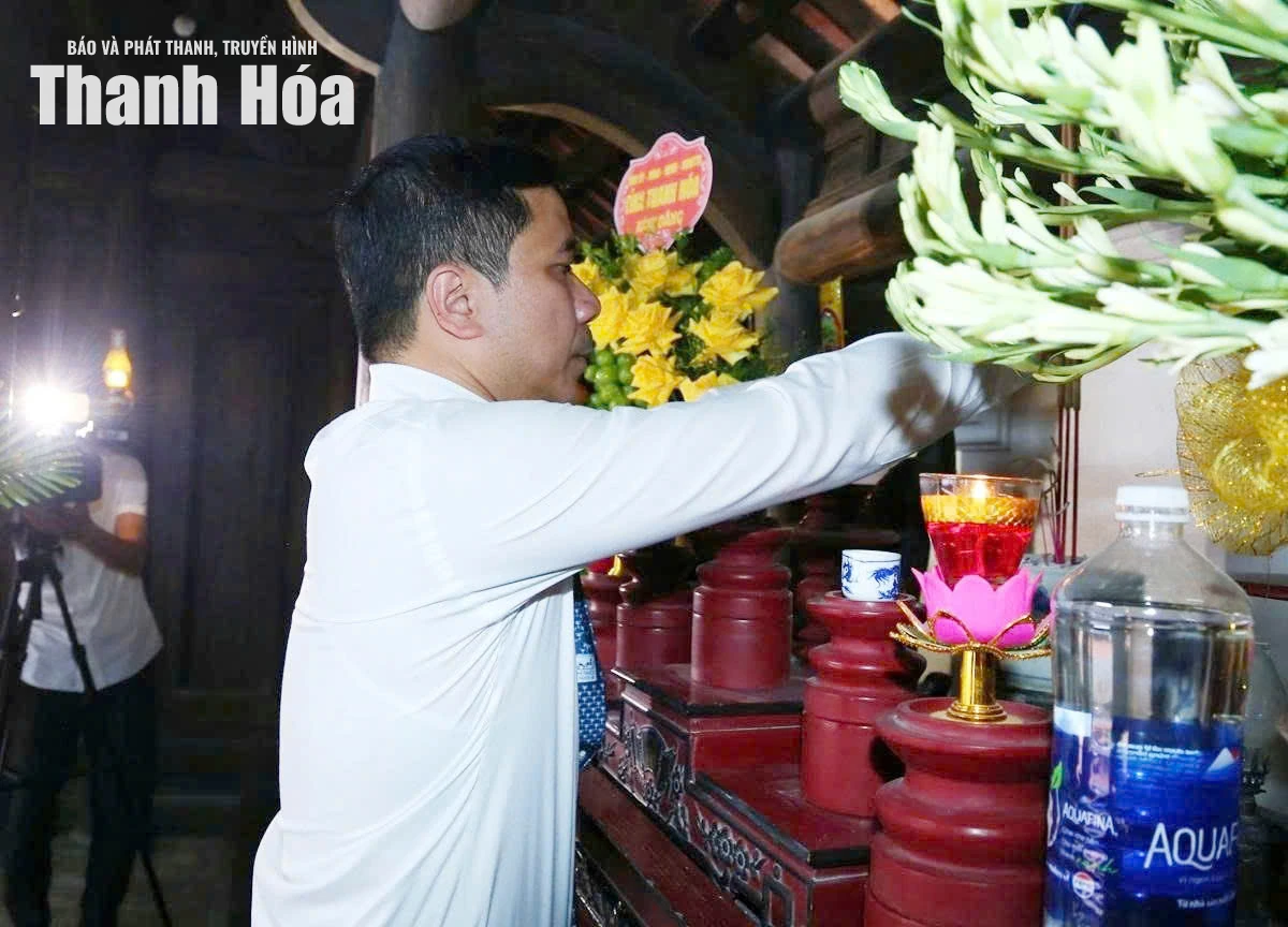 Phó Bí thư Thường trực Tỉnh ủy Nguyễn Hồng Phong dâng hương tại Khu di tích lịch sử cách mạng Yên Trường