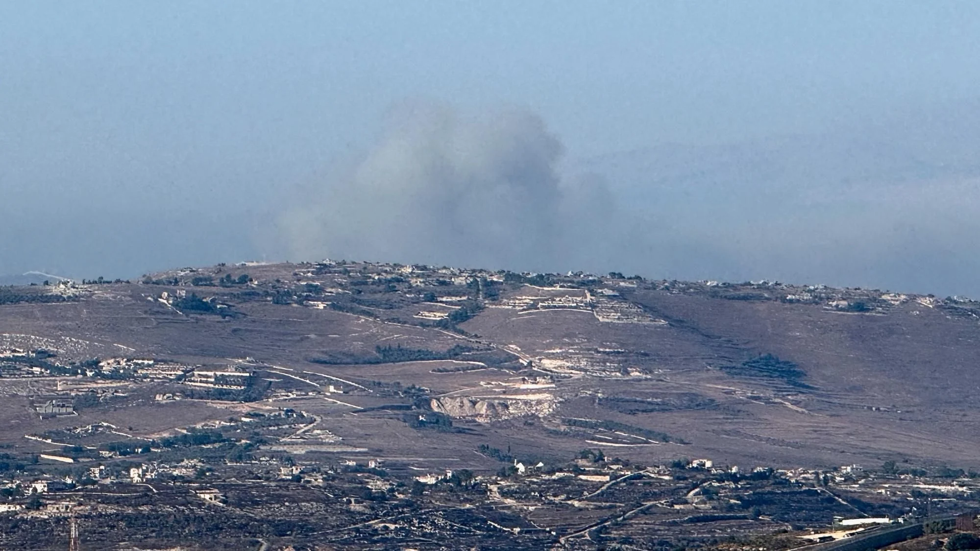 Israel không kích miền Nam Lebanon sau ngày đàm phán đầu tiên tại Rome