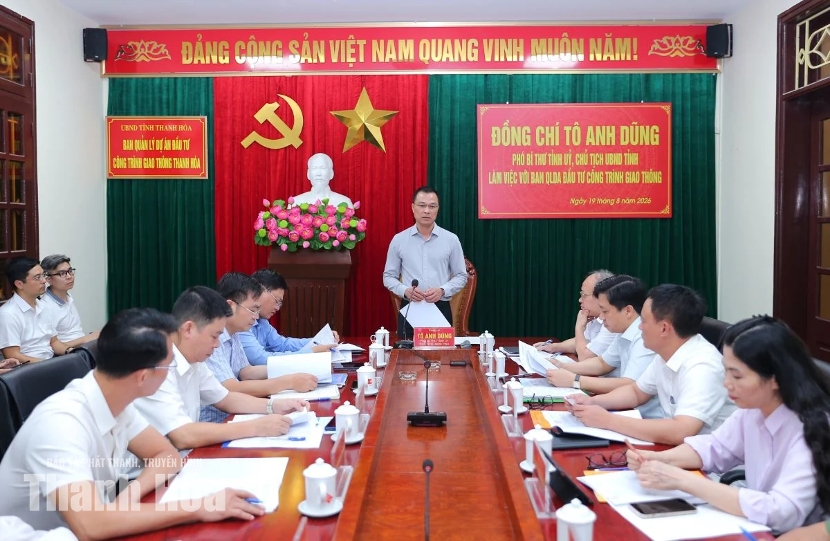 Chủ tịch UBND tỉnh Tô Anh Dũng làm việc với Ban Quản lý dự án đầu tư công trình giao thông Thanh Hóa