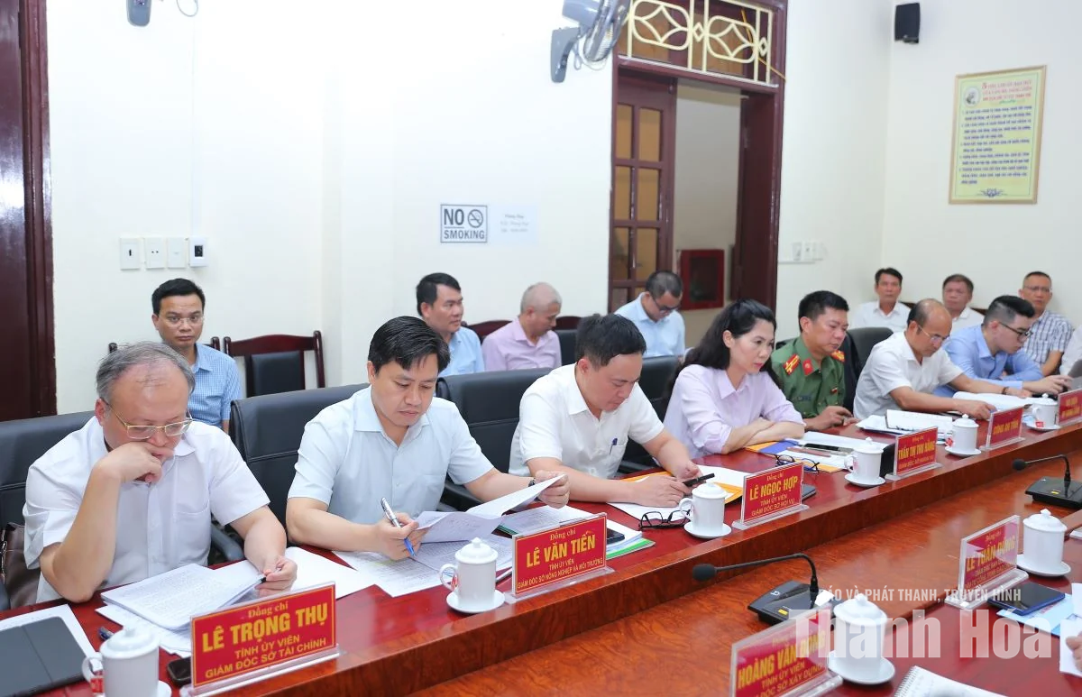 Chủ tịch UBND tỉnh Tô Anh Dũng làm việc với Ban Quản lý dự án đầu tư công trình giao thông Thanh Hóa