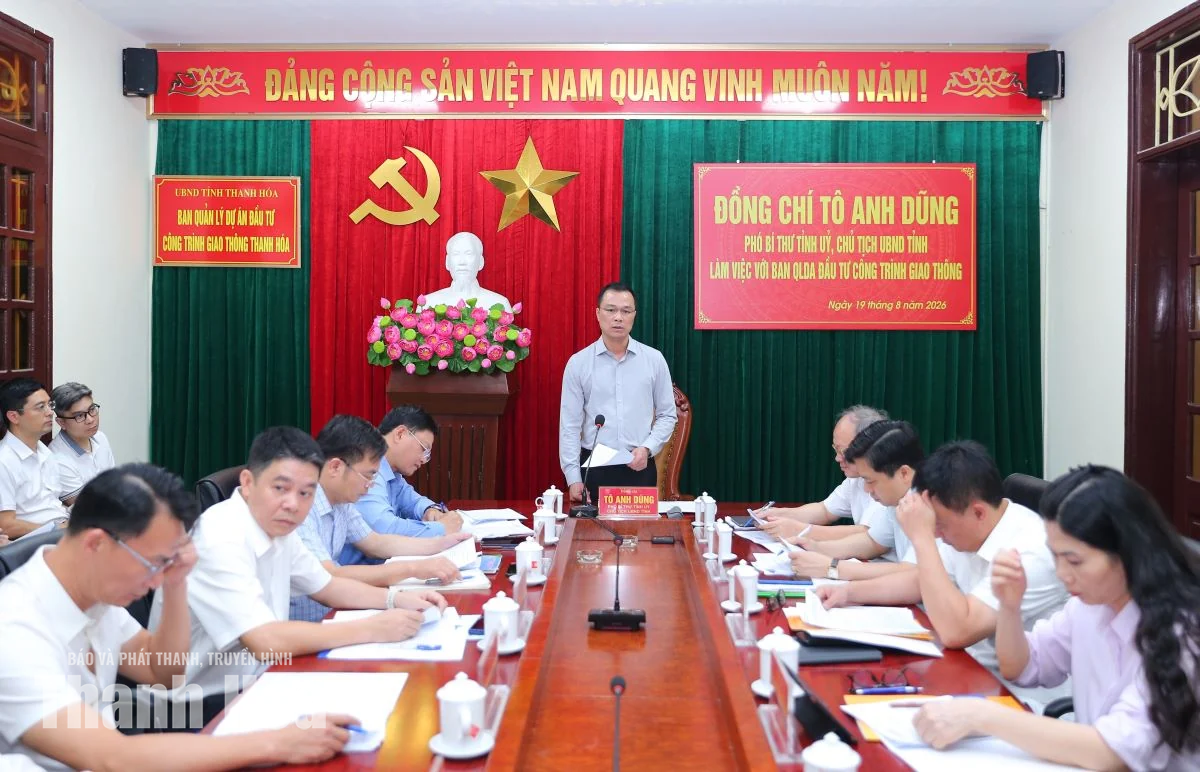 Chủ tịch UBND tỉnh Tô Anh Dũng làm việc với Ban Quản lý dự án đầu tư công trình giao thông Thanh Hóa