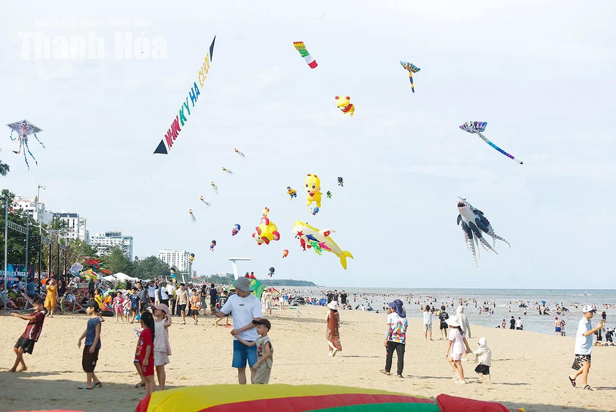 Lần đầu tiên Festival diều được tổ chức tại phố biển Sầm Sơn