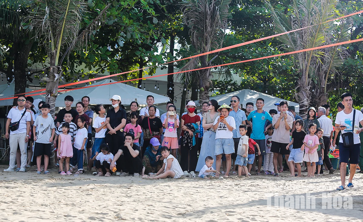 Lần đầu tiên Festival diều được tổ chức tại phố biển Sầm Sơn