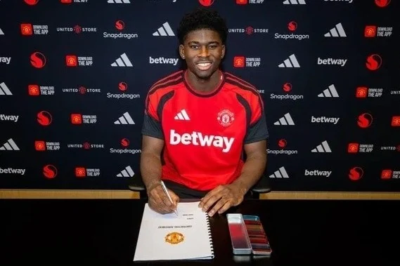 Tuyển Việt Nam bổ sung gấp Việt kiều Ngô Đăng Khoa; Arsenal đứt mạch thắng