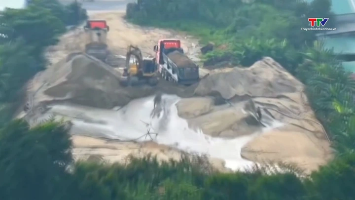 Bắt quả tang 3 tàu hút cát trái phép trên sông Đồng Nai